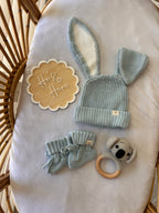Scalloped “He’s Here” Announcement Card