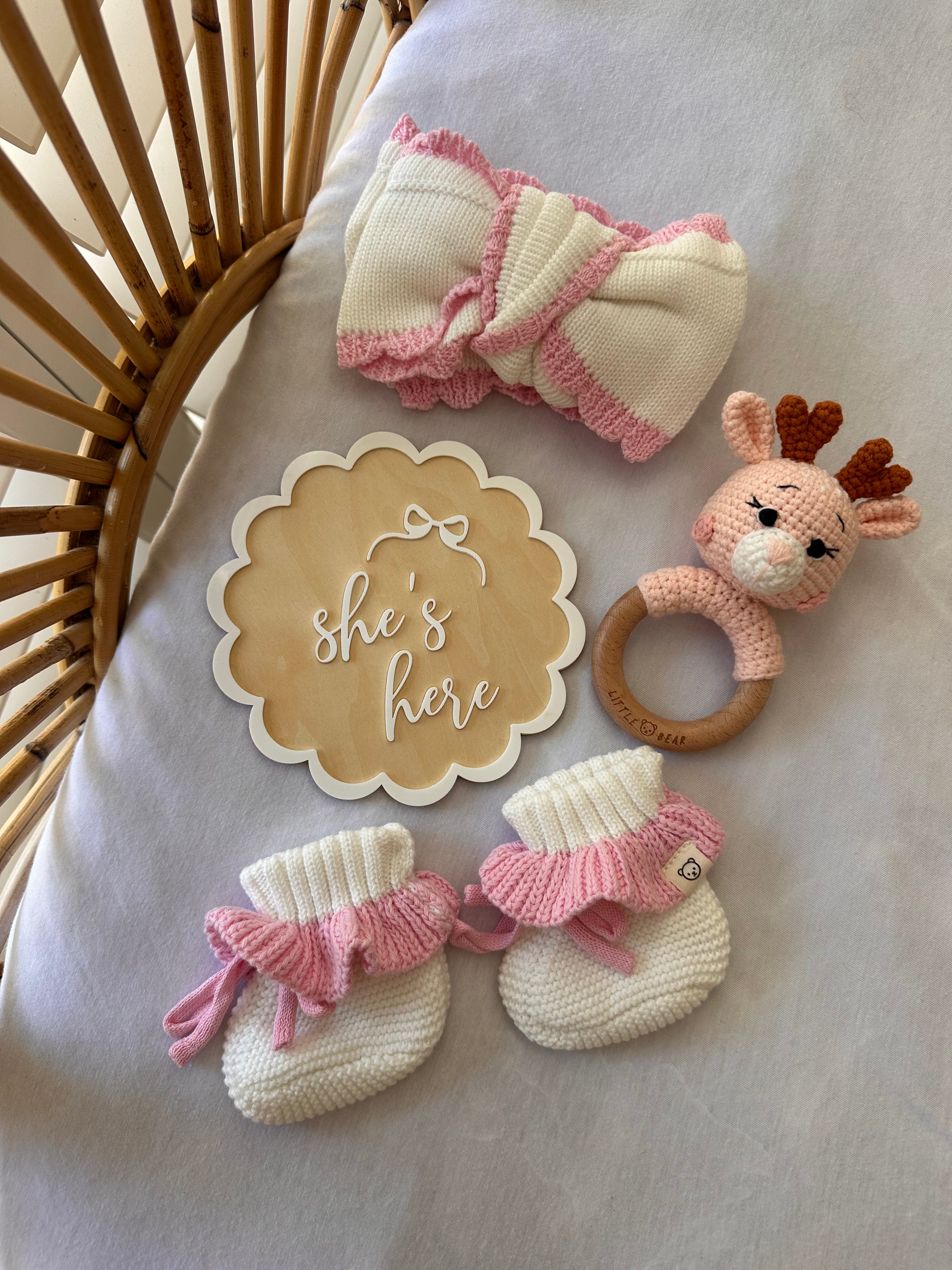 Scalloped “She’s Here” Announcement Card