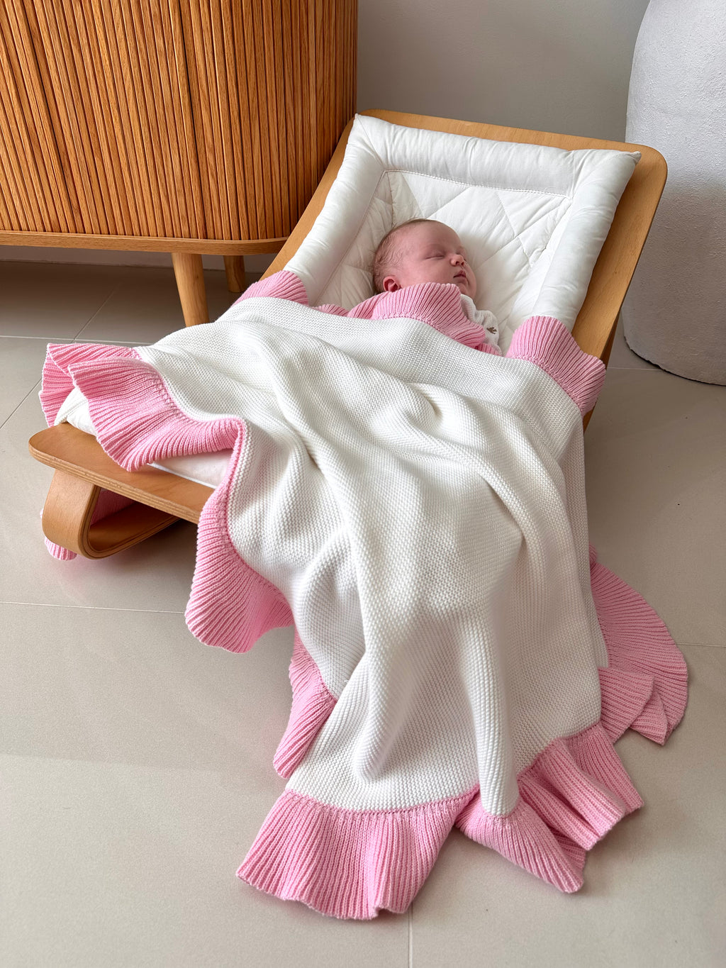 Large 100% Cotton Ruffle Blanket - White and Pink