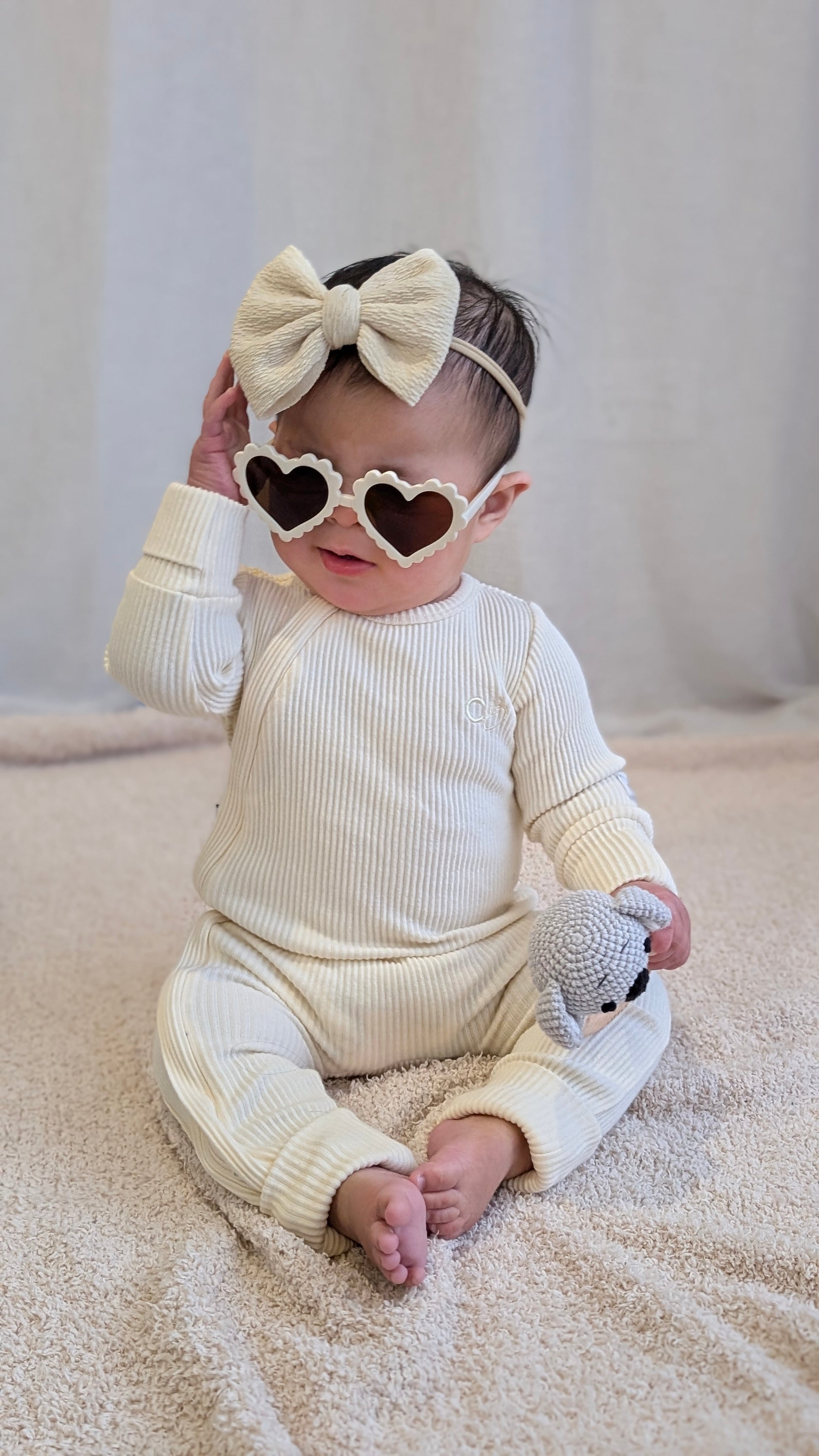 Retro Heart Sunglasses and Bow Set - White